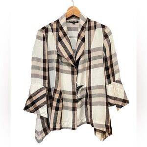 Boho Chic jacket, plaid 3/4 sleeve with two buttons, size M. Soft and structured